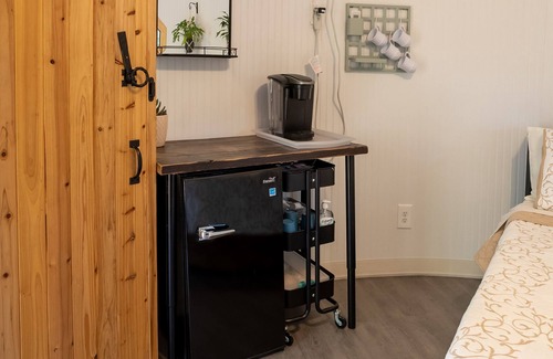 Paige Cabin | Enchanting Dog-Friendly Treehouse- The Elf's Aerie in the Lost Pines Shire
