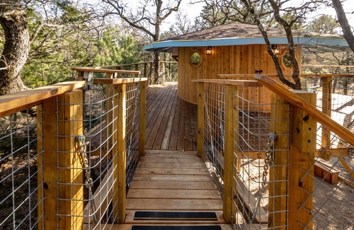 Paige Cabin | Enchanting Dog-Friendly Treehouse- The Elf's Aerie in the Lost Pines Shire