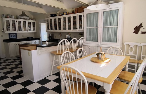 Elk Rapids House | Enchanting Elk Rapids Victorian, 2 Blocks from Beaches