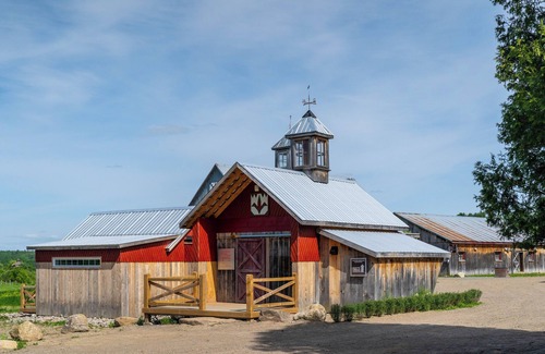 Mauricie House | Enchanting Getaway Next to Breathtaking Scenery | Mauricie National Park Nearby