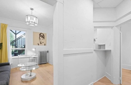 Grandview-Woodland Apartment | Enchanting Haven on the Vibrant Commercial Drive