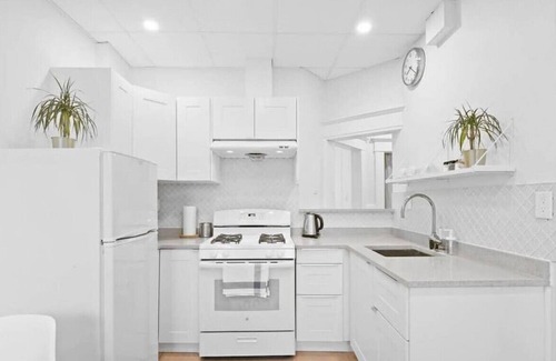 Grandview-Woodland Apartment | Enchanting Haven on the Vibrant Commercial Drive