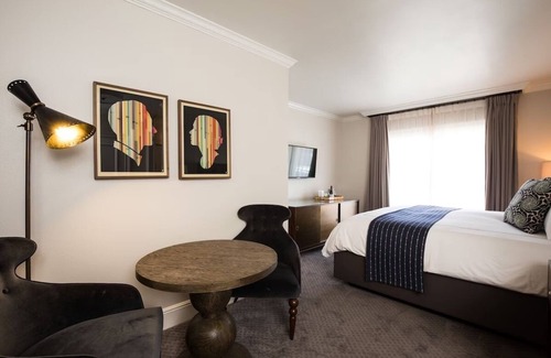 West Campus House | Enchanting Hotel with Outdoor Pool & Sun Terrace - Just 1 Mile from UT Austin