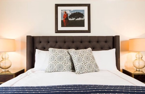 West Campus House | Enchanting Hotel with Outdoor Pool & Sun Terrace - Just 1 Mile from UT Austin