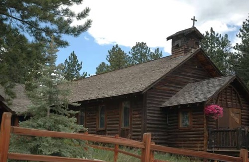 Allenspark Cabin | Enchanting Mountain Log CabinnPines, Aspens & meadows and abundant wildlife.