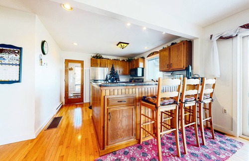 Plymouth House | Enchanting mountainside home with fireplace, skiing, fast WiFi, & washer/dryer