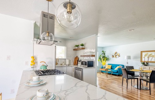 Lodi House | Enchanting - Newly Renovated 3 BR 2 BA- La Dolce Villa