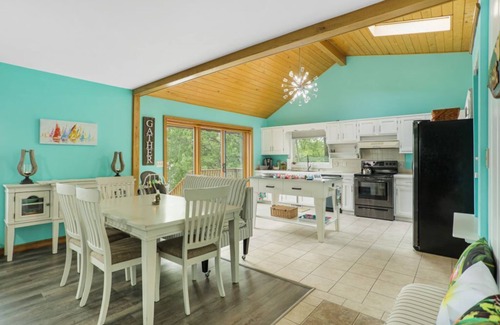 Millington Cottage | Enchanting, Romantic Lakefront Cottage, Close to Frankenmuth
