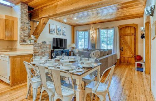 Anacortes House | Enchanting Rustic Cabin Retreat near Whistle Lake in Washington
