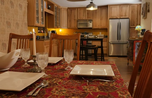 Kachina Village Ski Chalet | Enchanting & rustic & unique adorned local artwork throughout. 200 specials!