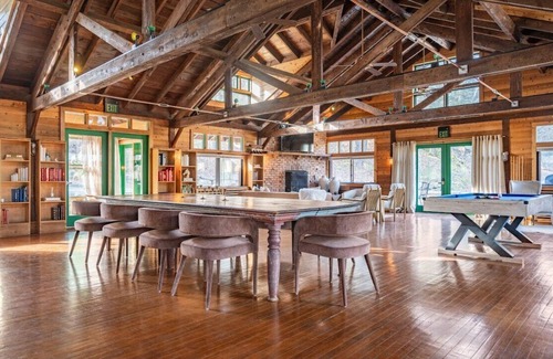 Layton Cabin | Enchanting Scenic Lodge | Lake Views & Hot Tub