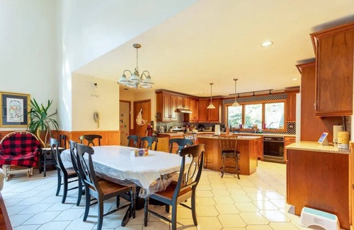 Tannersville Villa | Enchanting Tannersville Mansion W Erov 4 Groups & Families Hot-Tub 5Bds+3.5Bath