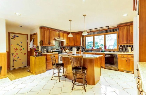 Tannersville Villa | Enchanting Tannersville Mansion W Erov 4 Groups & Families Hot-Tub 5Bds+3.5Bath