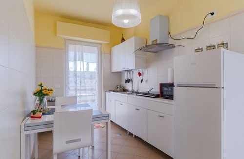 Squinzano Apartment | Enchanting, tastefully furnished apartment that sleeps up to 4 people and is energy efficient thanks to the photovoltaic power supply. The accommodation is located in the centre, just 500m from the station and a short distance from the motorway entrances