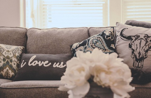 Raton House | Enchanting & Timeless | Welcome Pets & Families