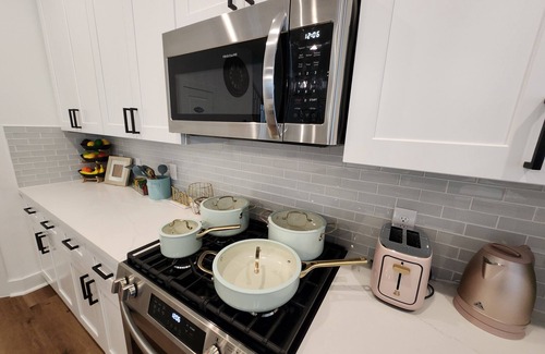 North Houston House | Enchanting townhome in vibrant Houston