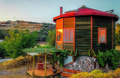 Karaburun Villa | Enchanting Unique House with Garden in Karaburun