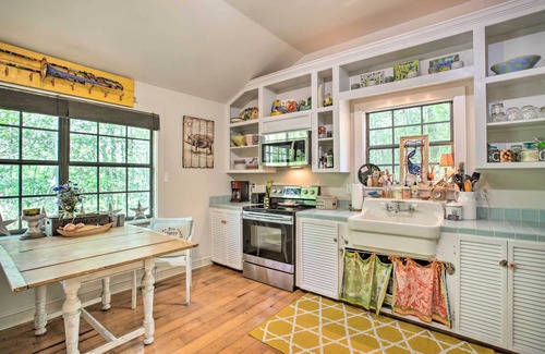 Kiln Apartment | Enchanting 'Whitney Cabin' w/Beach & Creek!