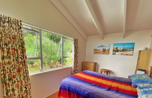 Arkles Bay House | Enchantingly peaceful bach near the beach