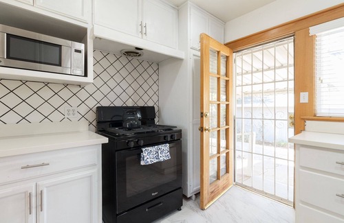 Encino House | Encino Charmer with large Backyard