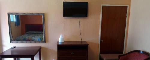 Pleasanton Hotel | Encino Motel