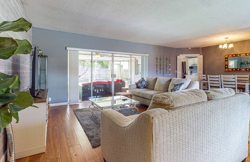 Survey Creek House | Enclosed Yard, Covered Porch, & Foosball - Dogs ok