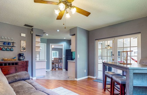 Survey Creek House | Enclosed Yard, Covered Porch, & Foosball - Dogs ok