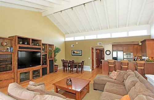 Santa Ana Heights House | End-of-Summer Sale Newport Beach 3BR, Steps to Sand, Bikes, Balcony & Parking