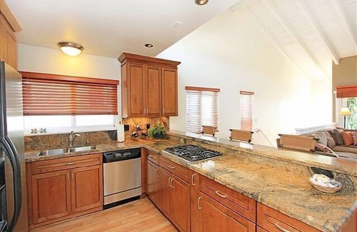 Santa Ana Heights House | End-of-Summer Sale Newport Beach 3BR, Steps to Sand, Bikes, Balcony & Parking