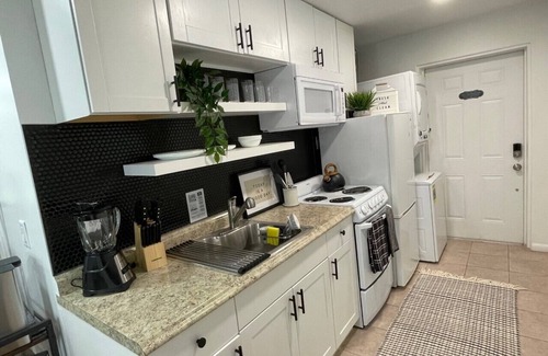 Lake Mary Cottage | End of the summer special! Guesthouse with lake view and private pool