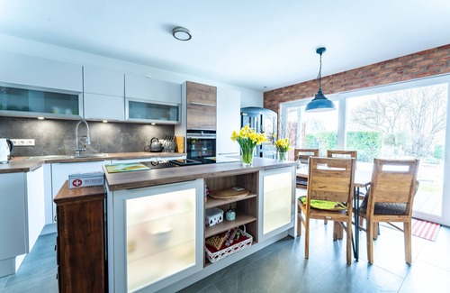 Bobingen House | End terraced house with 2 bedrooms, 2 bathrooms, balcony, terraces + garden near Augsburg