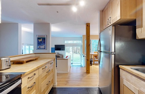 Waitsfield Condo | End-unit condo w/fireplace, pool, sauna, tennis, deck, ski locker, w/d