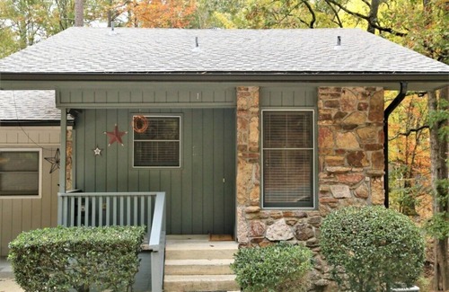 Hot Springs Village House | End Unit Retreat near Lake DeSoto