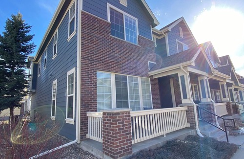 Aurora House | End-unit townhome with garage, patio, and office, near shopping and trails!