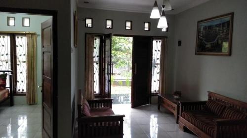 Purwokerto House | Endah Homestay Syariah