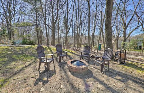 Holland House | Endearing Cottage with Fire Pit and Private Beach