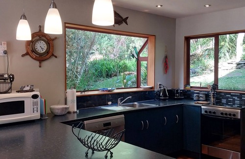 Furneaux House | Endeavour Inlet, The Pines, 20 min stroll to Furneaux Lodge, on the QCT, Wi-Fi
