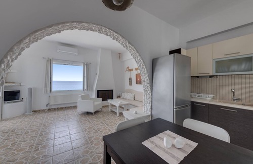 Vari House | ENDLESS BLUE from Syros - Fabrika Resort House 1
