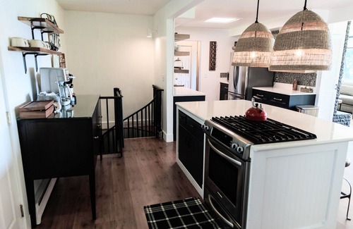 South Haven House | ★ Endless Lake Michigan. Cozy & Spacious Getaway with hot tub!