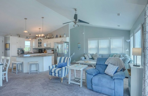 Sneads Ferry House | Endless Summer: A spacious 4-bedroom, 3-bath ocean view home in North Topsail Beach