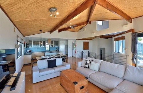Falcon House | Endless Summer Beach House
