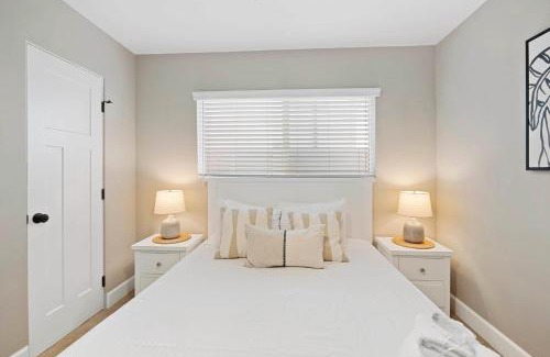 Ocean Beach House | Endless Summer Beach Retreat- In The Heart of OB