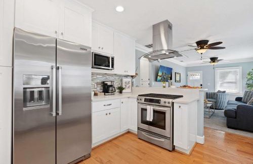 Ocean Beach House | Endless Summer Cottage - Patio - AC - Beach