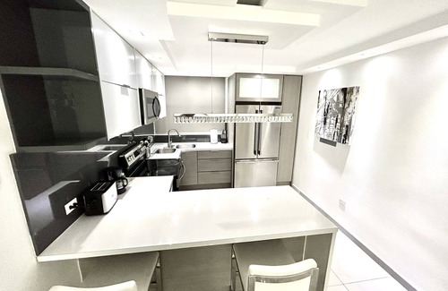Mediania Alta Apartment | Endless Summer Family Retreat, Beach Front Condo + 5 Pools!