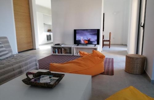 Ixia Apartment | Endless Summer Pool Flat