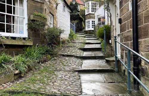 Robin Hood's Bay Cottage | Endways Cottage 18th Century Cottage. Sleeps 6 in 3 bedrooms with 2 bathrooms.