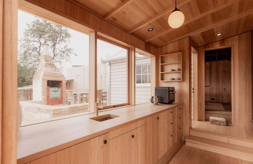 Richmond House | 'Engineers Hut 1823' in Historic Richmond