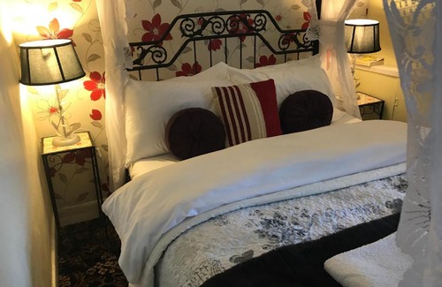 Postcombe Hotel | Englands Rose