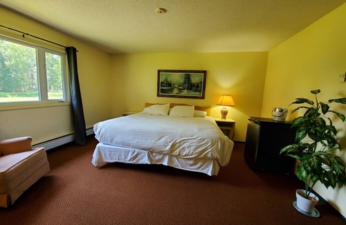 Timiskaming District Hotel | Englehart Inn