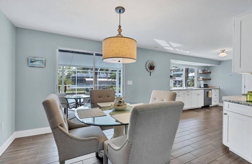 Grove City House | Englewood 2 Bedroom Canalfront Pool Cottage